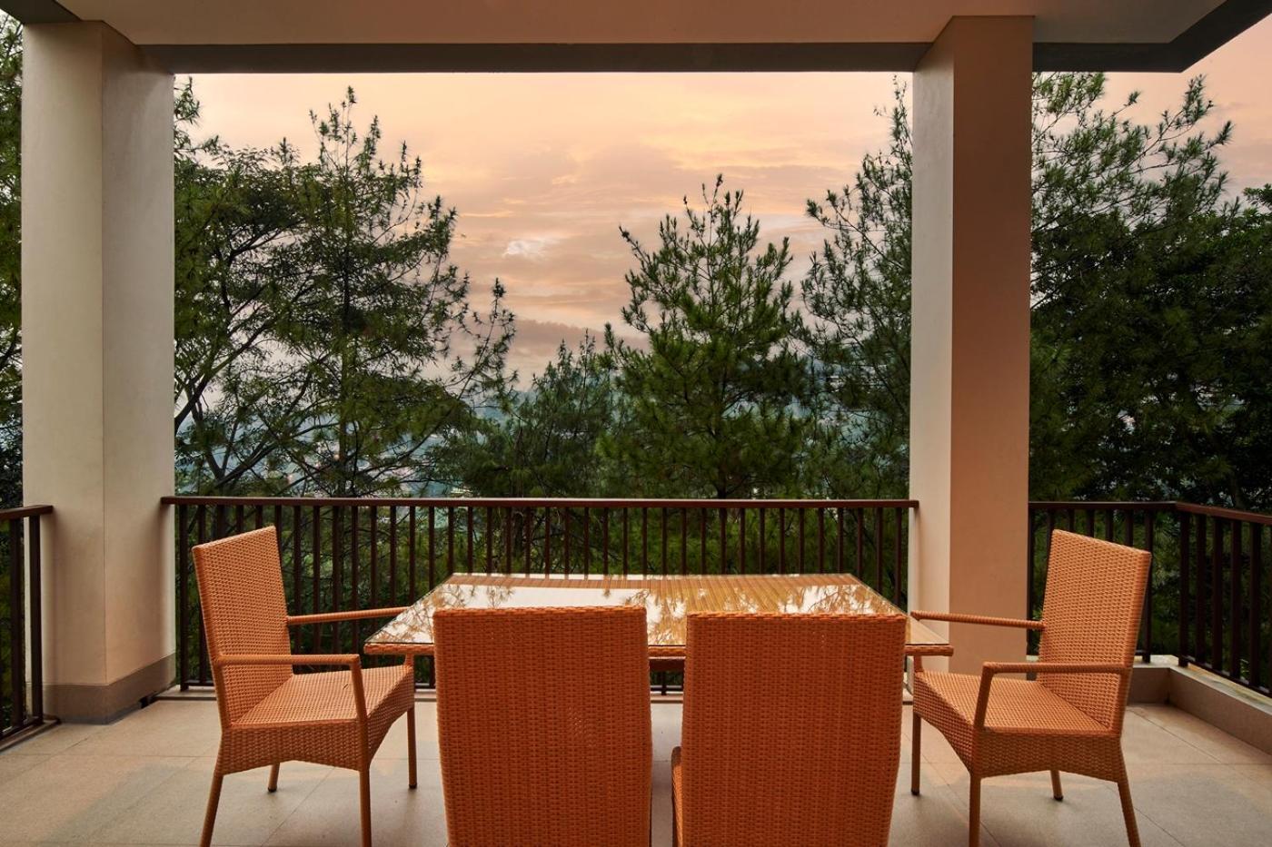 Anindya Hill View Villa 7 Bedrooms With A Private Swimming Pool Бандунг Экстерьер фото